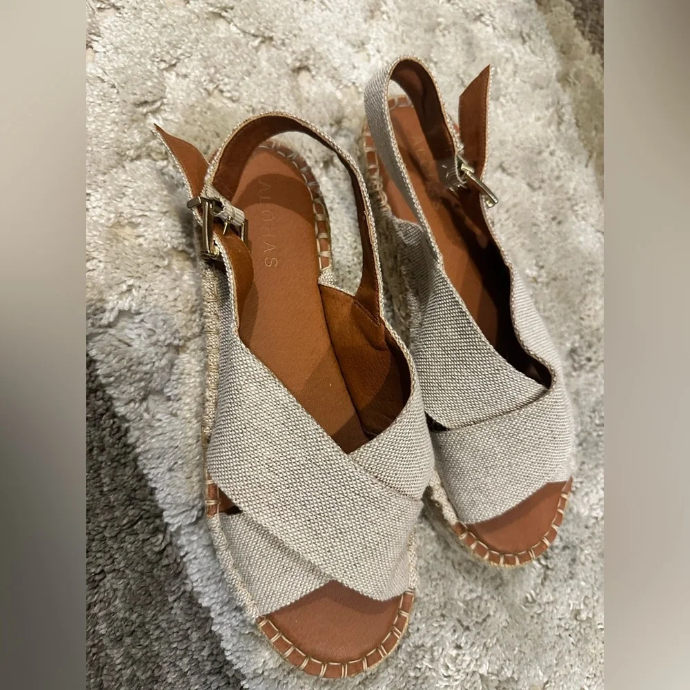 Alohas Platform Espadrille Sandals | Tan Criss-Cross Canvas | Size 39